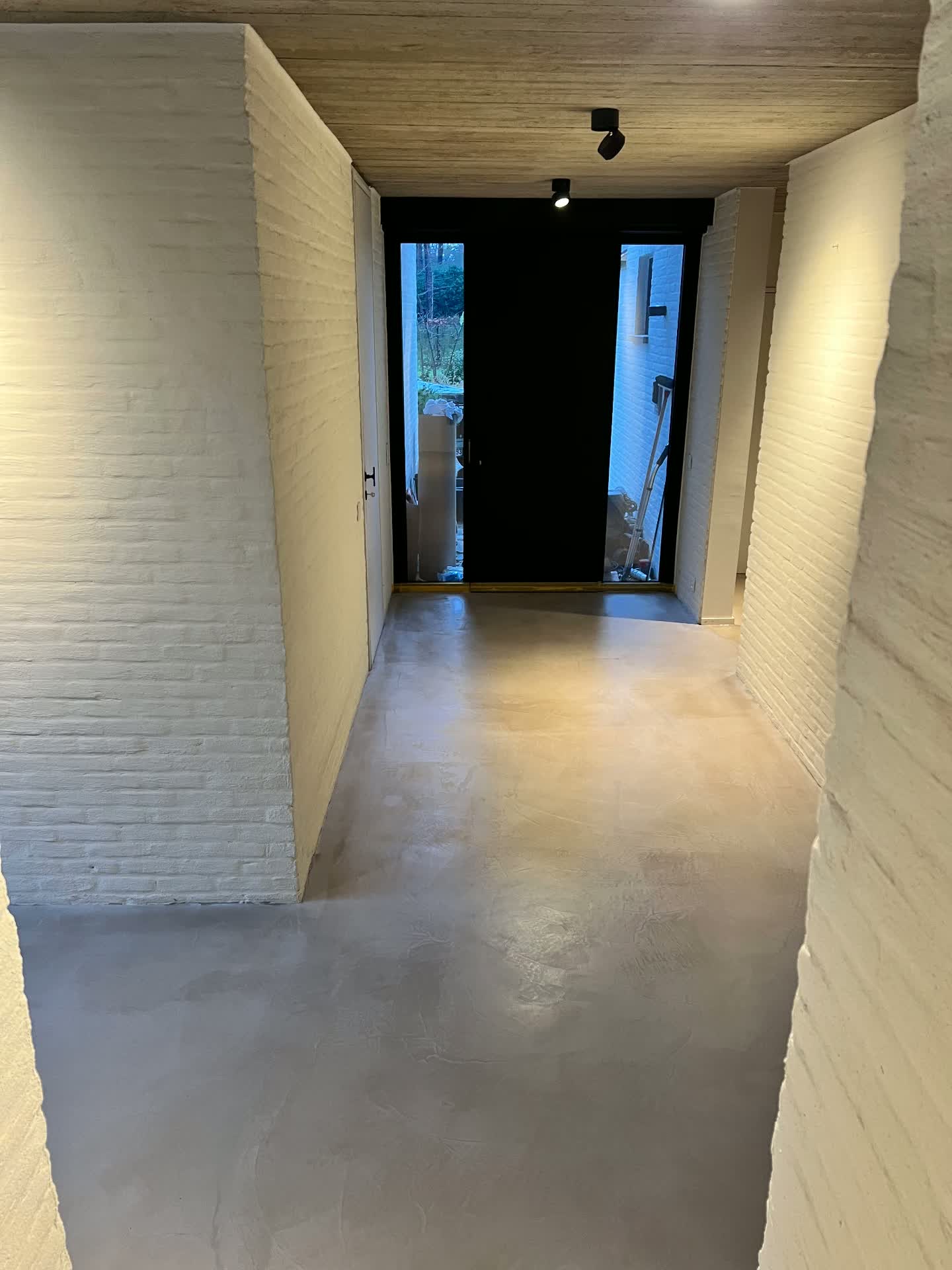 Mineral floor in the entrance hall of a private residence near Antwerp