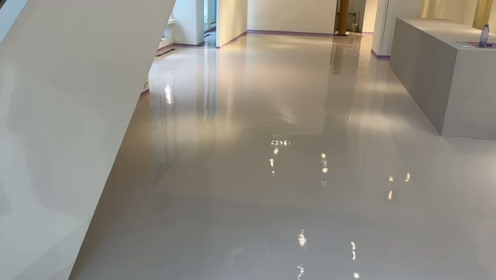 Video of the mineral floor and wall finish inside the Natan store in Brussels