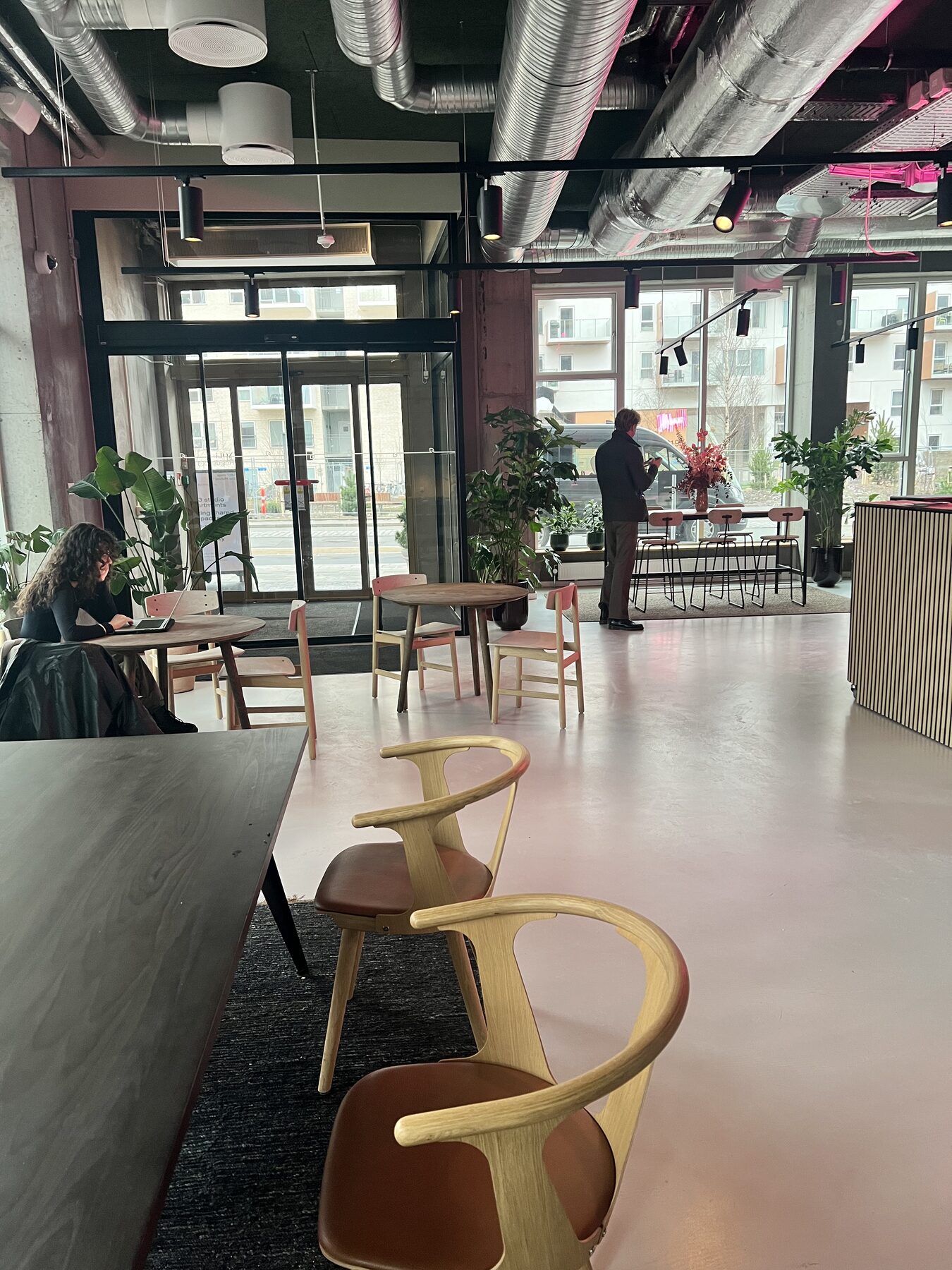 Seamless mineral floor in a lounge area at UN17 Village, Ørestad