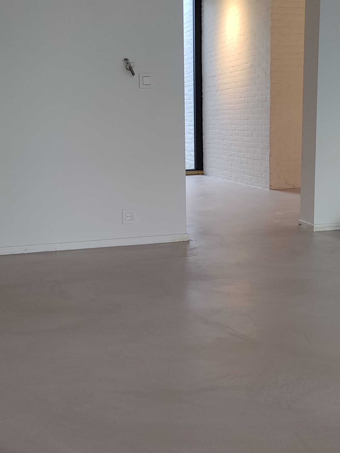 Finished mineral floor surface in a private residence near Antwerp